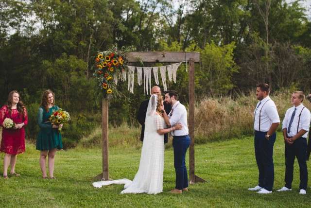 Hip Southwest-Meets-Midwest Outdoor Wedding (38)