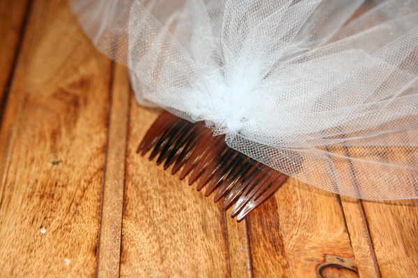 veil front of comb