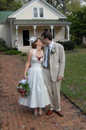 Julie-Vintage-style-wedding-dress