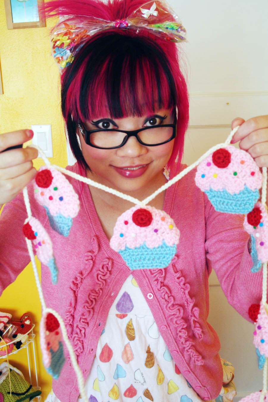 How to…Crochet Your Own Cupcake Garland (DIY Tutorial by Twinkie Chan) +  Giveaway! · Rock n Roll Bride