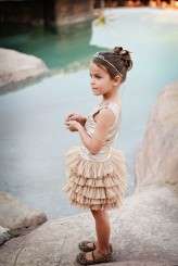 Service Stella waiting FIONA CLAIR PHOTOGRAPHY