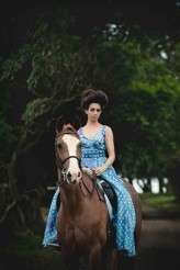 Vitage-Farmyard-Engagement-Shoot-Jacki-Bruniquel-13