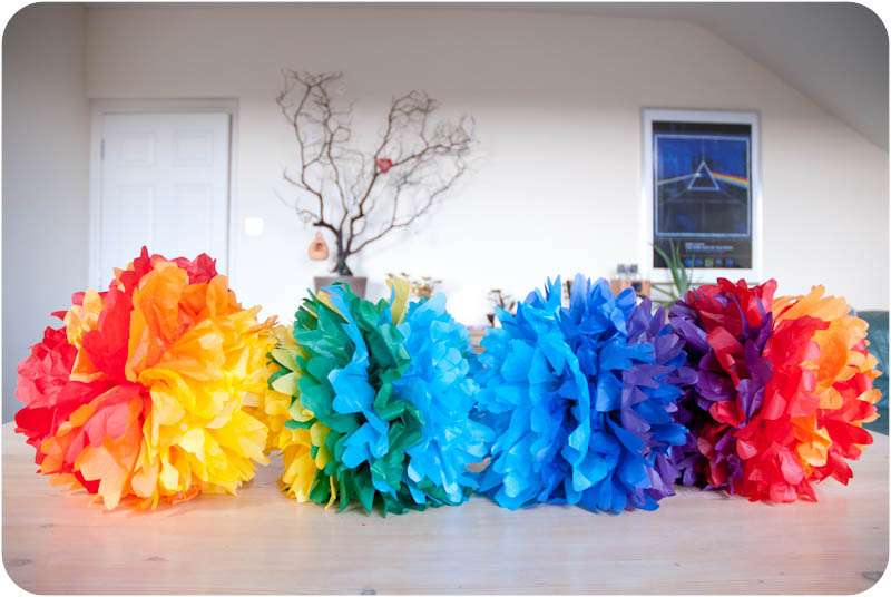 DIY Tutorial: Ombre Rainbow Paper Pom Poms · Rock n Roll Bride