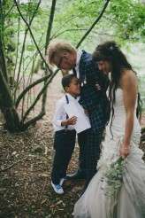 rock-n-roll-quirky-tattooed-farm-wedding-sophie-tom-2659