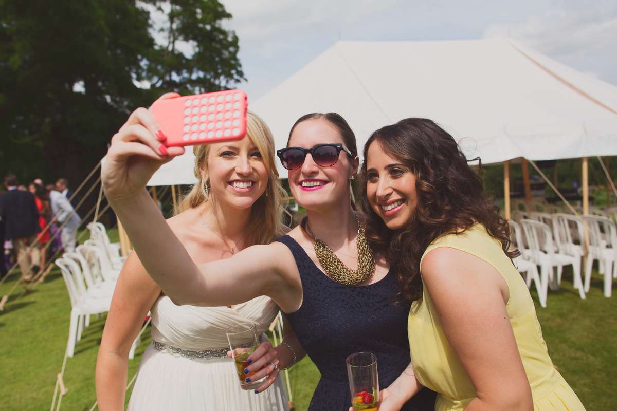 hannah millard_phones at weddings2