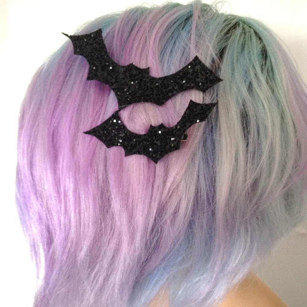 glitter_bat_clips_worns