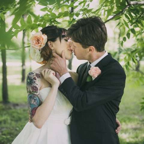 romantic-rocknroll-iowa-wedding_homespun-creative-232