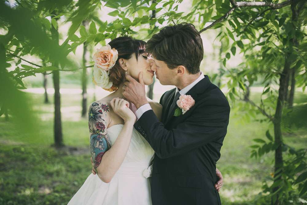 romantic-rocknroll-iowa-wedding_homespun-creative-232