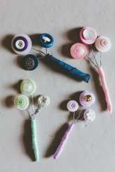 Retro button wedding (1)