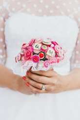 Retro button wedding (37)