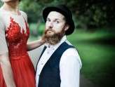 london elopement red wedding dress (20)