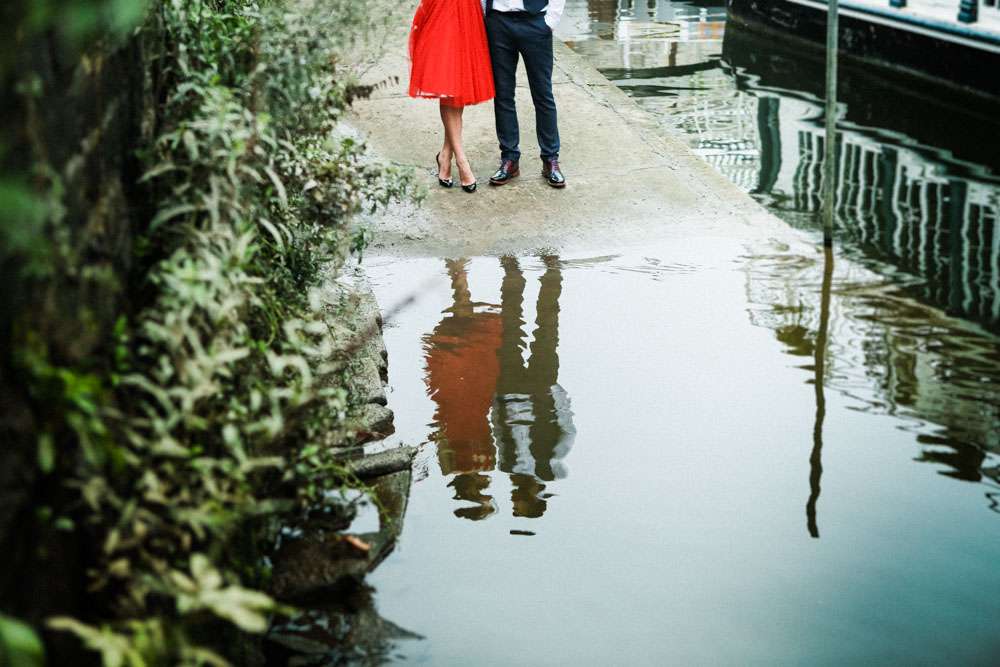 london elopement red wedding dress (21)