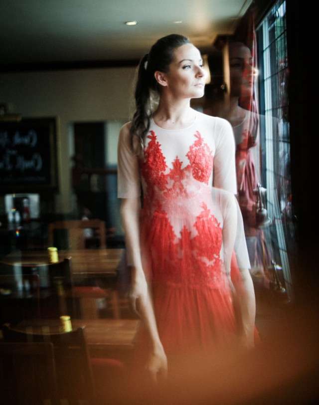 london elopement red wedding dress (32)