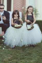 Monochrome and rustic wedding (24)