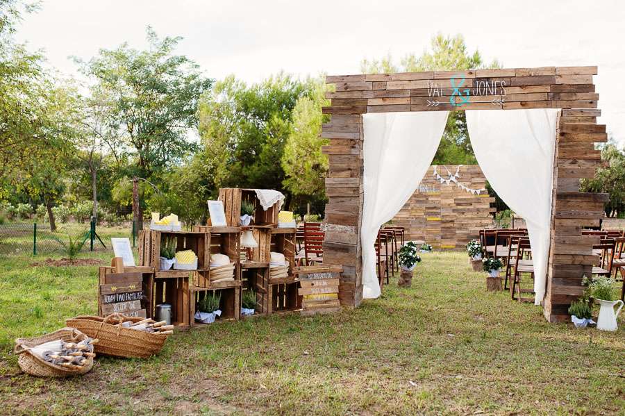 relaxed summer picnic wedding in spain (12)