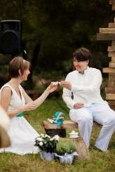 relaxed summer picnic wedding in spain (22)