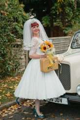 sunflowers & flamingo themed retro wedding (17)