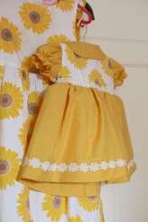 sunflowers & flamingo themed retro wedding (9)