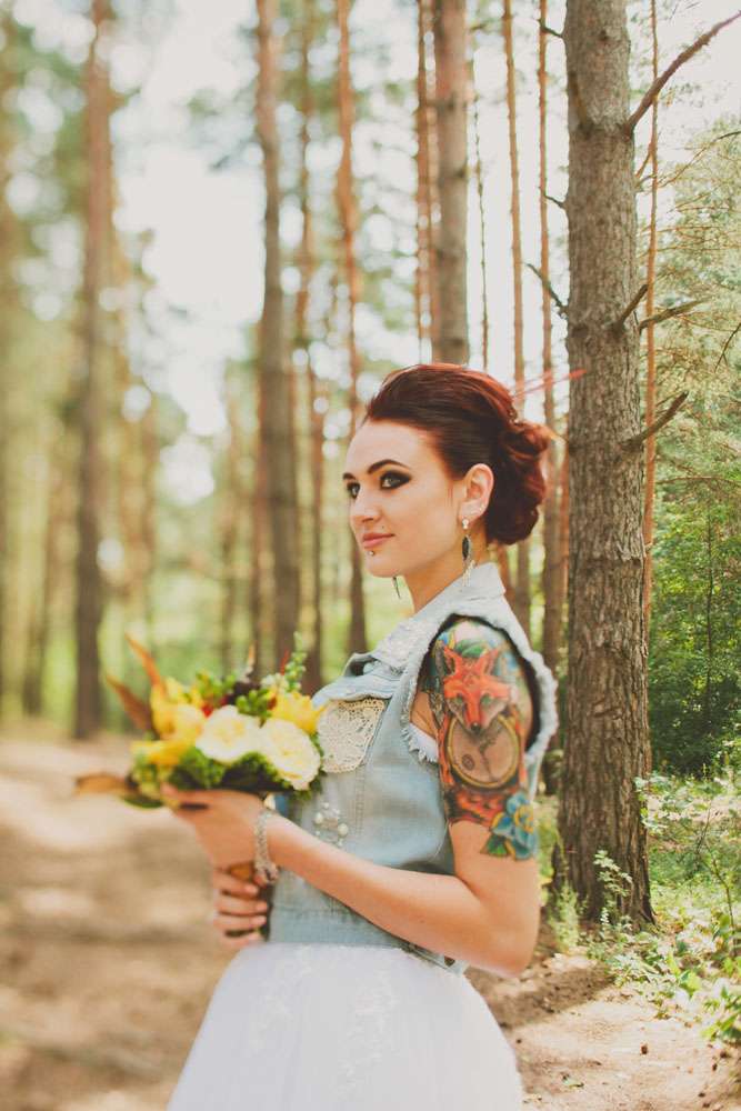 whimsical feather wedding in the russian woods (29)