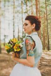 whimsical feather wedding in the russian woods (32)