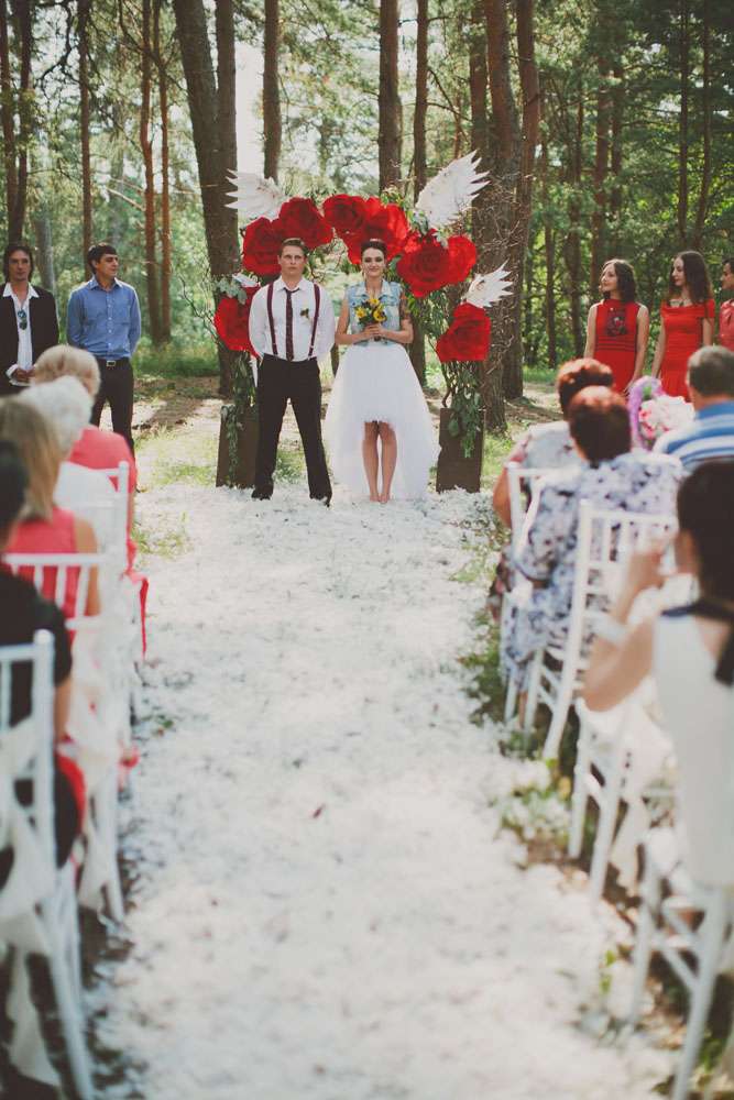 whimsical feather wedding in the russian woods (57)