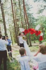 whimsical feather wedding in the russian woods (59)