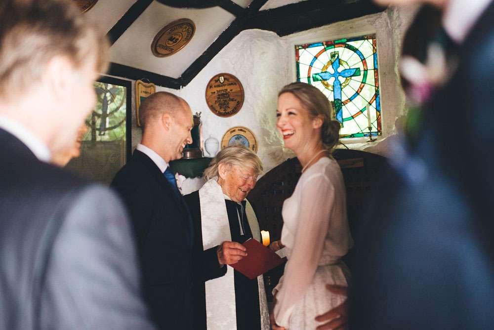 worlds smallest church wedding (14)
