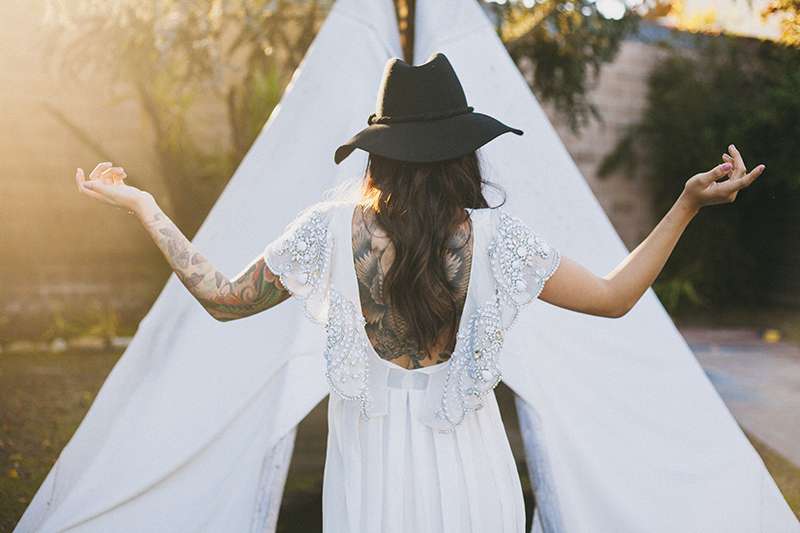 Bohemian-Boho-Wedding-Inspiration-Floppy-Hat-Bride-Festival-15