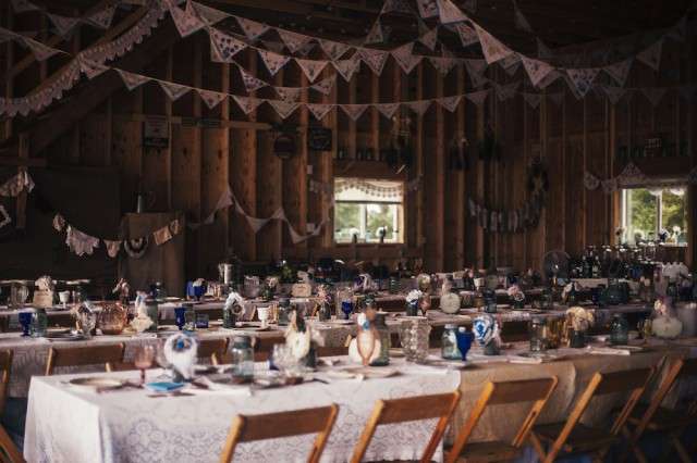 Vintage family barn wedding (29)