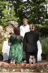 Green & Black Latvian Forest Wedding with a Hint of Tolkien (9)
