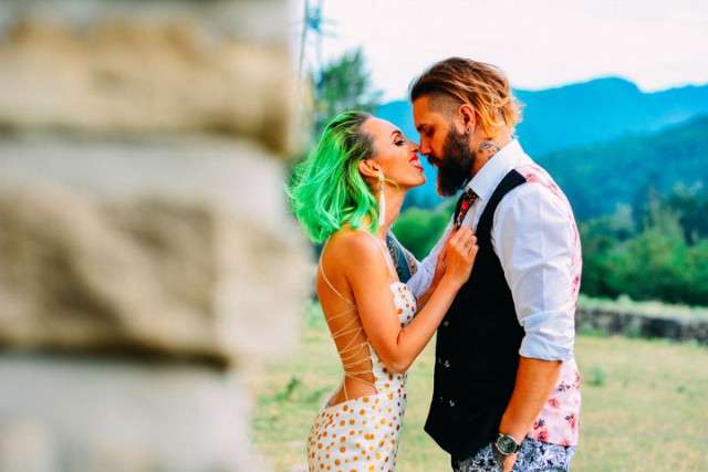 Unconventional-Colourful-Wedding-in-Romania-10