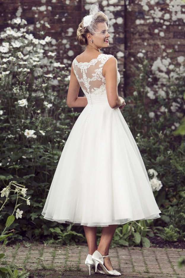 a bride wearing a 1950s inspired wedding dress