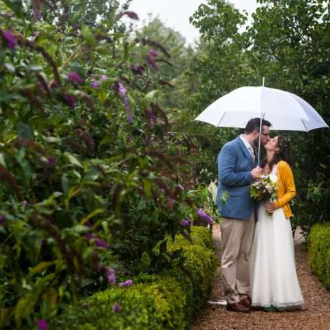 colourful rainy summer wedding (30)