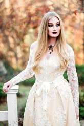 dark, woodland fairytale wedding (23)