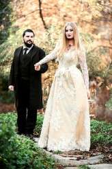 dark, woodland fairytale wedding (25)