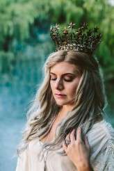 lady in the lake bridal shoot (39)