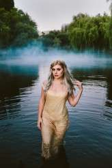 lady in the lake bridal shoot (46)