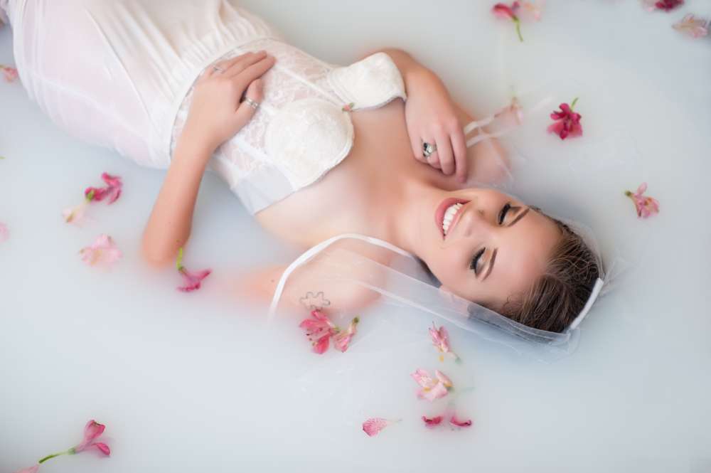 bridal-nerdy-milk-bath-boudoir-photos-melissamullinsportraits-15