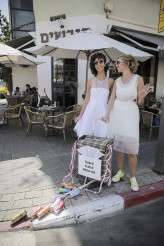 Lesbian wedding in Israel (17)