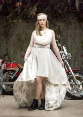 How to Use Flowers to Add Personality to Your Wedding biker shoot (13)