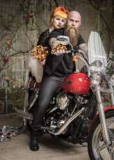 How to Use Flowers to Add Personality to Your Wedding biker shoot (14)