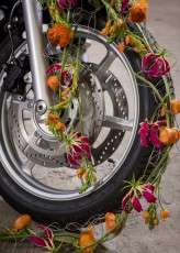 How to Use Flowers to Add Personality to Your Wedding biker shoot (21)