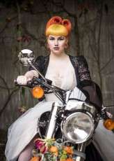 How to Use Flowers to Add Personality to Your Wedding biker shoot (26)