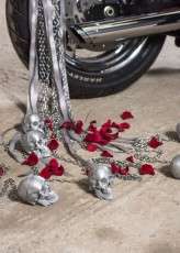 How to Use Flowers to Add Personality to Your Wedding biker shoot (3)