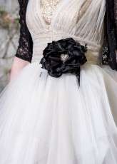 How to Use Flowers to Add Personality to Your Wedding biker shoot (6)