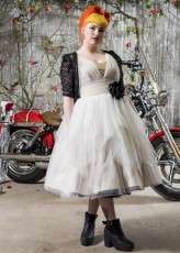 How to Use Flowers to Add Personality to Your Wedding biker shoot (8)