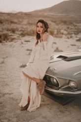 76_editorial_shooting_desert_pablolaguia_palomacruzeventos_davidrodriguez_makeupzonenet_otaduy_mustang