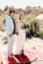 Heartfelt & Bohemian Joshua Tree Wedding (38)