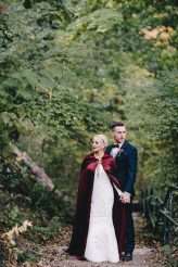 the-bride-in-a-the-red-cape-17