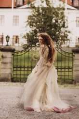 dark-fairytale-wedding-27